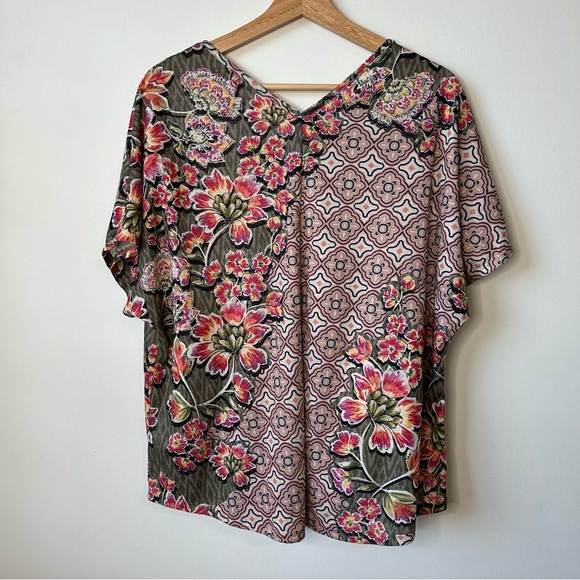 One World Womens V Neck Blouse Plus Size 1X Green Pink Floral Dolman Short Sleev - Picture 4 of 6